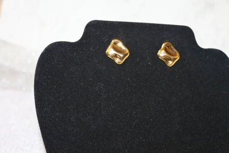 Square shape earring