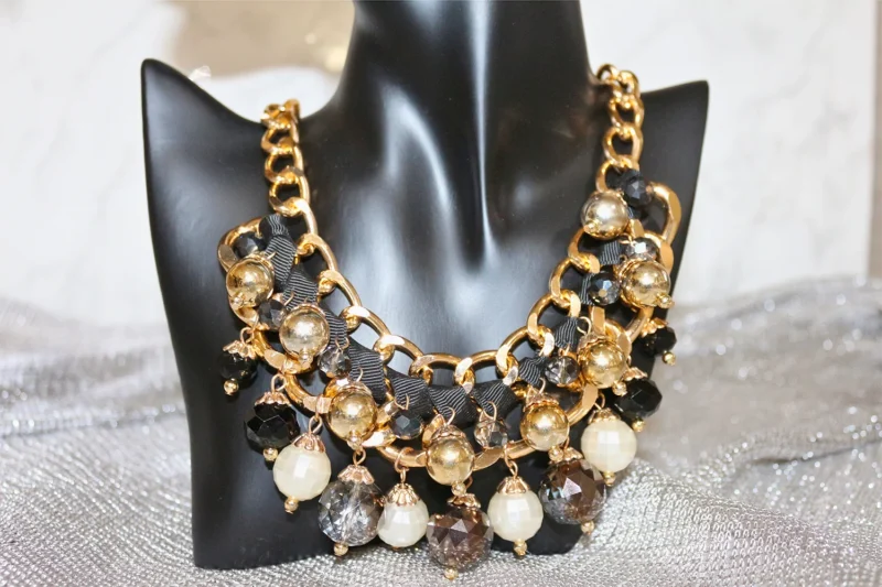 Beige and black beaded necklace - Image 2