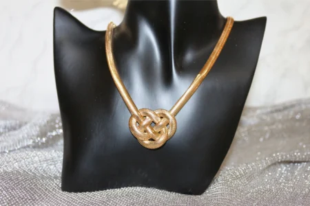 Knot necklace